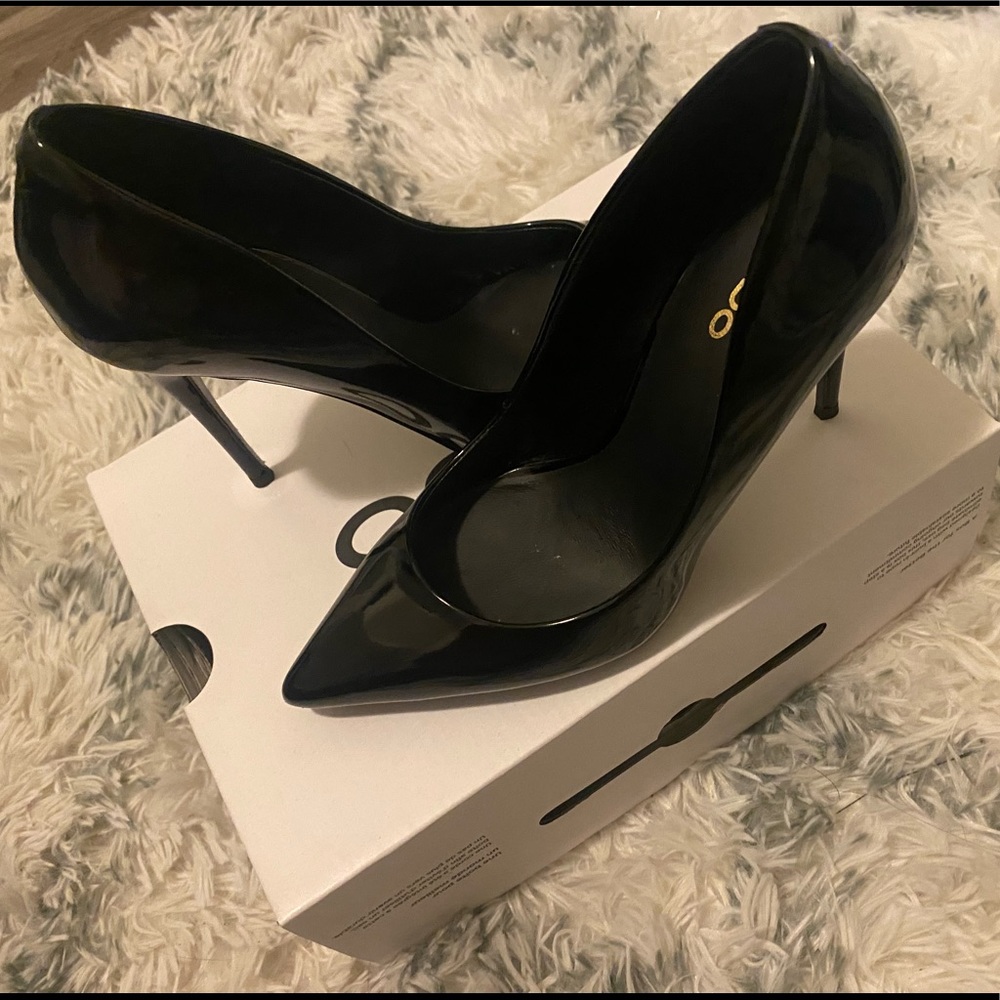 Stessy Aldo heels w/ sole protectors